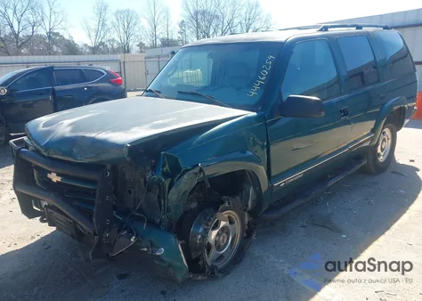 2000 Chevrolet Tahoe Z71 z USA, uszkodzony, nr VIN 1GNEK13R2YR156863